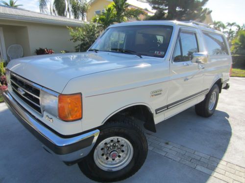 Ford bronco 4x4 very very clean