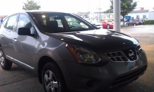 2011 nissan rogue s awd 27300 low miles, with warranty.
