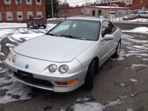 Acura integra : low miles very clean very dependable 4 cylinder