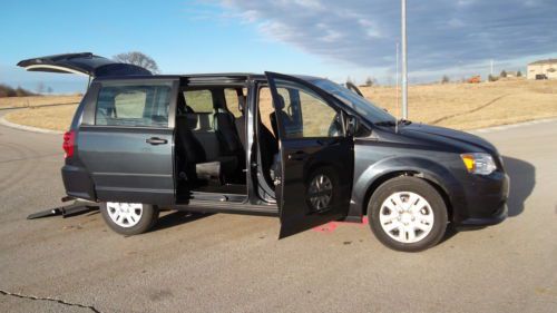 2014 dodge grand caravan se wheelchair/handicap rear entry ramp van