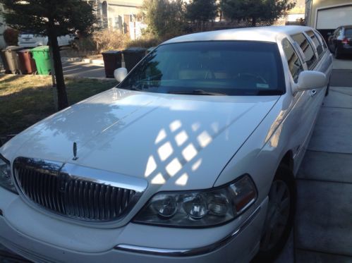 2005 lincoln town car white 120