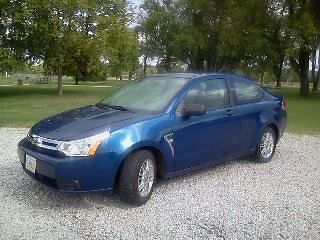 Ford focus 2-dr blue low miles great school car!!!