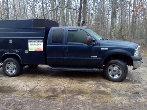 2007 ford f350 w/ enclosed service body