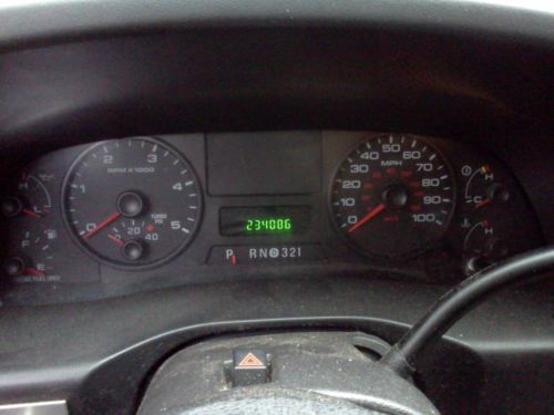 2007 Ford F350 w/ Enclosed Service Body, image 3