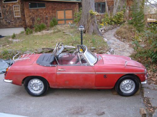 1966 mgb roadster, early metal dash, rare collectible, very solid original car!