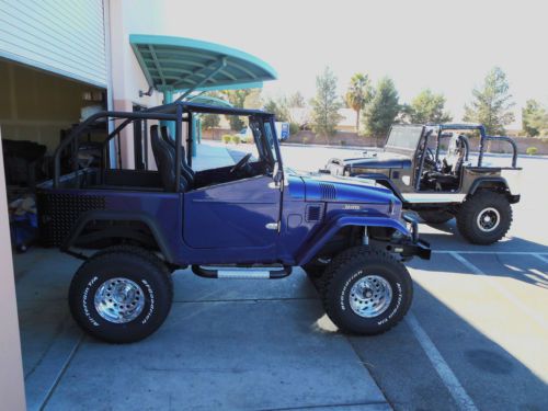 Toyota land cruiser fj40  v8 - 4 speed - power disc brakes - restored see video