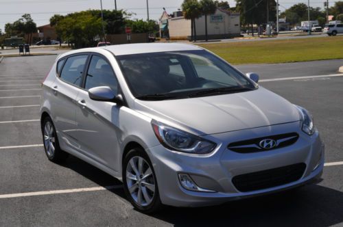 2012 hyundai accent se hatchback 4-door 1.6l