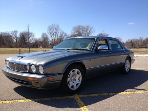 2003 jaguar vanden plas base sedan 4-door 4.0l