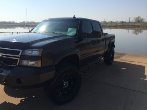 2006 chevy duramax 4x4 full custom $30k upgrages-new gm lbz installed motor