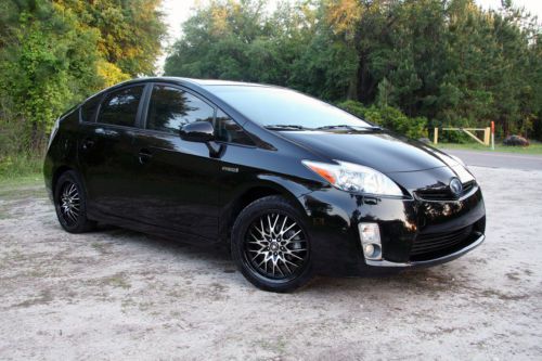 ** 2010 toyota prius v - fully loaded -  rare advanced technology package **