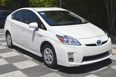 2012 toyota prius hatchback - white - excellent condition - 46k miles