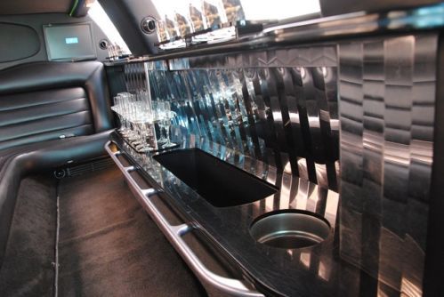 LIMO LIMOUSINE LINCOLN TOWN CAR FORD 2004 WHITE STRETCH LUXURY SEDAN MEGA RARE, US $19,500.00, image 23