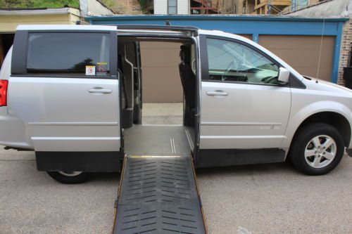 2012 dodge grand caravan - handicap wheelchair ramp