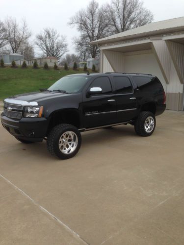 2010 chevy suburban 1500 4x4 ltz lifted/custom