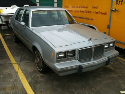 1986 pontiac bonneville police smokey and the bandit 3