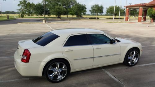 2009 chrysler 300 lx  22&#034; custom chrome wheels