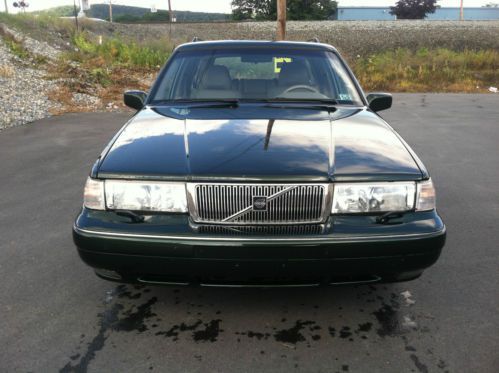 Green V90 Leather Interior Sunroof Low Miles For Its Year Carfax Guaranteed, image 4