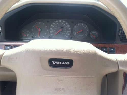 Green V90 Leather Interior Sunroof Low Miles For Its Year Carfax Guaranteed, image 7