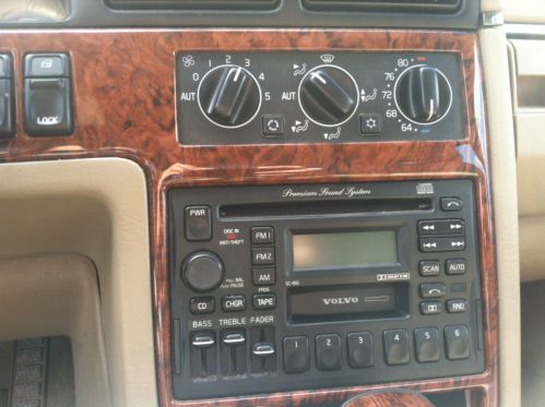 Green V90 Leather Interior Sunroof Low Miles For Its Year Carfax Guaranteed, image 8