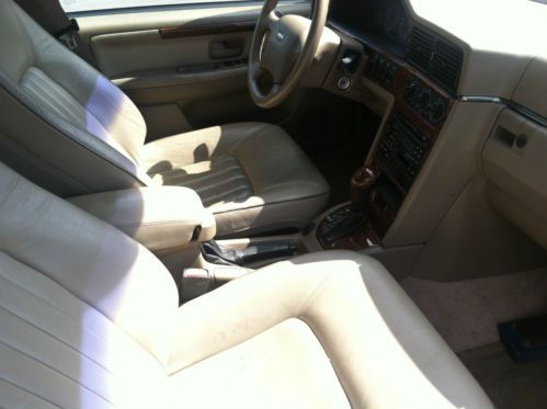 Green V90 Leather Interior Sunroof Low Miles For Its Year Carfax Guaranteed, image 10