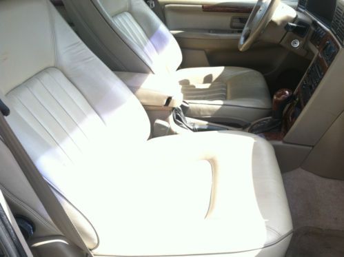 Green V90 Leather Interior Sunroof Low Miles For Its Year Carfax Guaranteed, image 11