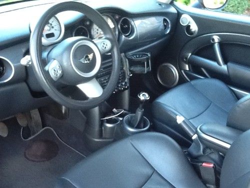 2006 mini cooper base hatchback 2-door 1.6l