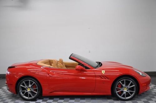 2014 ferrari california in rosso corsa red with beige
 2900 miles ceramic brakes