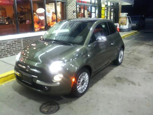 Fiat 500 lounge hatcback panaroma sunroof gps super gas mileage