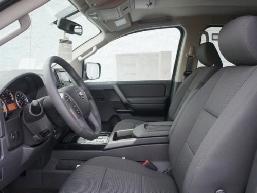 2014 nissan titan sv