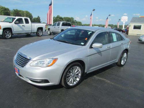 2012 chrysler 200 lx
