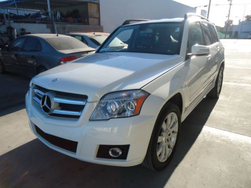 Mercedes benz 2012 glk350  white 4x2  excellent condition