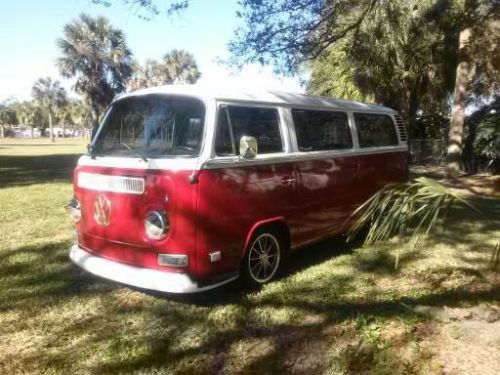 1972 vw bus, type 2 transporter,and in great condition