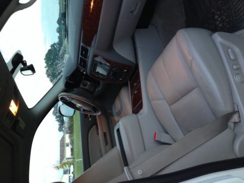 2008 Chevrolet Chevy Suburban LTZ sport utility 4WD., image 2
