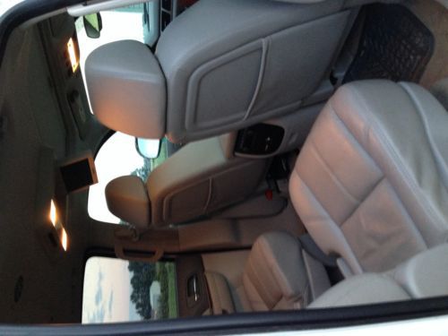 2008 Chevrolet Chevy Suburban LTZ sport utility 4WD., image 3