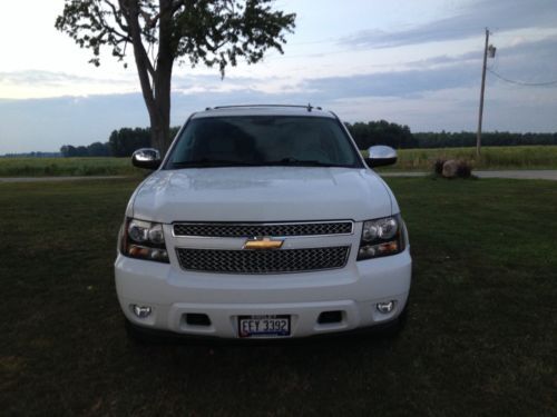 2008 Chevrolet Chevy Suburban LTZ sport utility 4WD., image 8