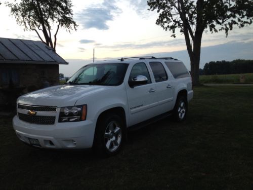 2008 Chevrolet Chevy Suburban LTZ sport utility 4WD., image 9