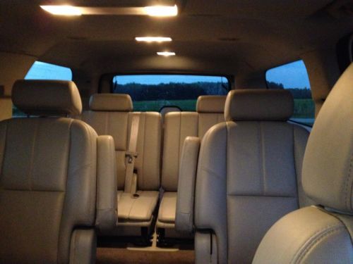 2008 Chevrolet Chevy Suburban LTZ sport utility 4WD., image 12