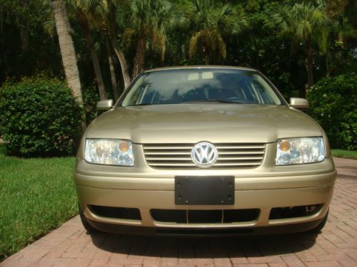 Rare-very low milage-pampared-original family owner-local florida car- garaged