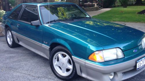 1993 ford mustang gt hatchback 2-door 5.0l