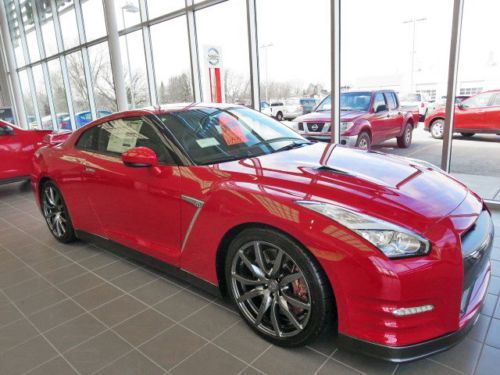 New 2015 nissan gt-r premium awd sports car 2 door coupe in solid red