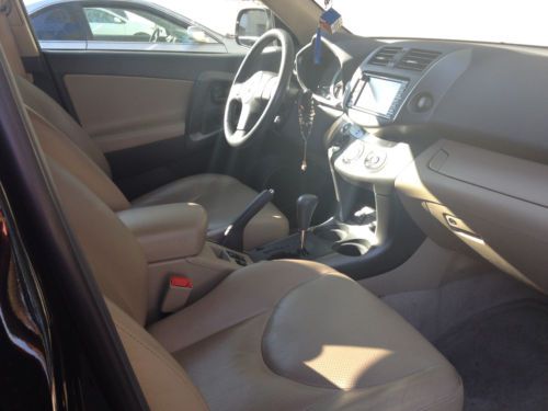 Toyota rav4 v6 black leather limited 2010 clean
