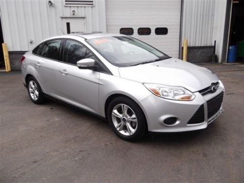 2013 ford focus se hatchback 4-door 2.0l