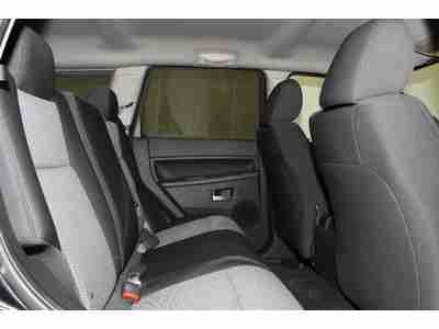 Laredo / AWD / Cloth Interior, image 10