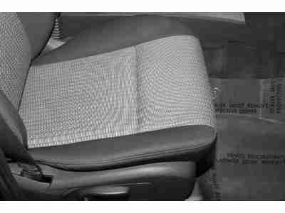 Laredo / AWD / Cloth Interior, image 12