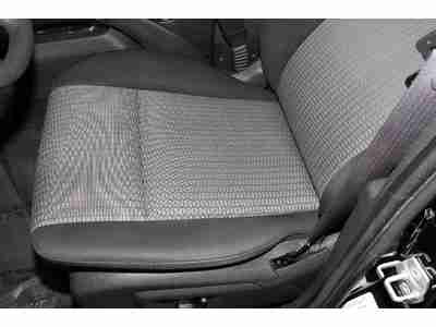 Laredo / AWD / Cloth Interior, image 13