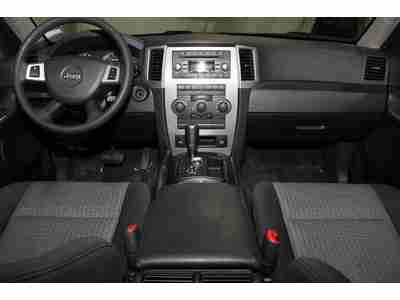 Laredo / AWD / Cloth Interior, image 14