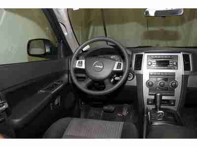 Laredo / AWD / Cloth Interior, image 15