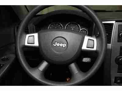 Laredo / AWD / Cloth Interior, image 17