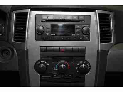 Laredo / AWD / Cloth Interior, image 20