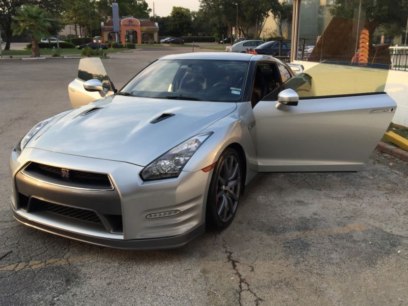 2012 nissan gt-r